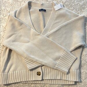 GAP Cream Cardigan Sweater V-Neck Knit